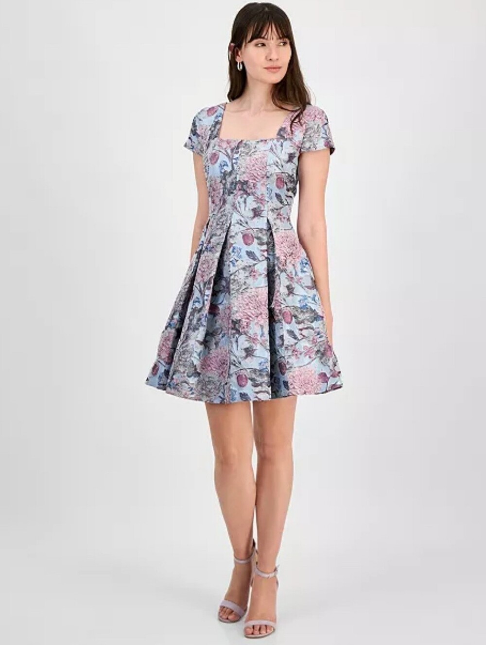 Women's Clothing (681)